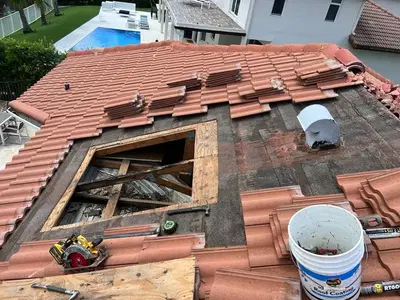 GH ROOFING CORP